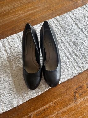 comfort plus by Predictions Black Classic Round-Toe Pumps